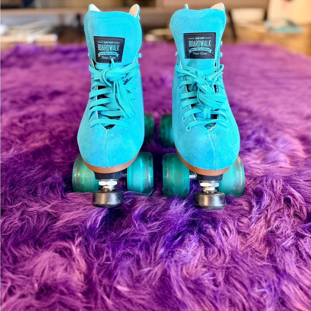 Sure-Grip Boardwalk Outdoor Roller Skates – Blue/Turquoise Suede – Size 6